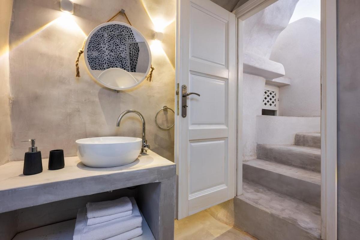 Villa Gilbert'S Cave With Cave Jacuzzi Megalochori  Exterior foto