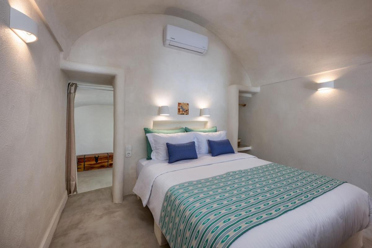 Villa Gilbert'S Cave With Cave Jacuzzi Megalochori  Exterior foto
