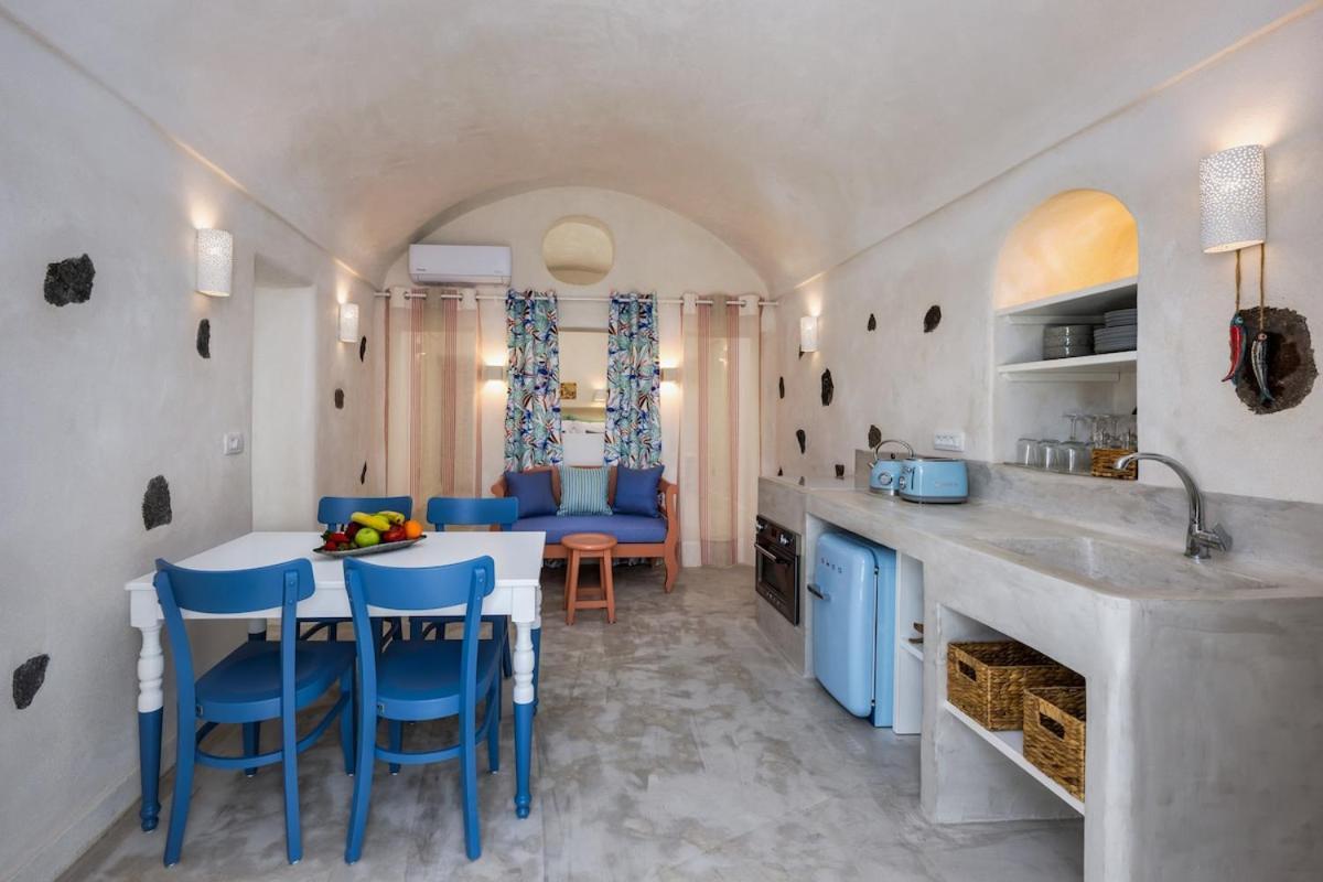 Villa Gilbert'S Cave With Cave Jacuzzi Megalochori  Exterior foto