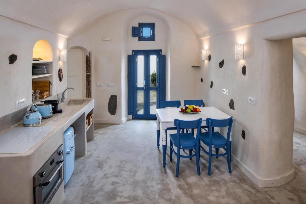 Villa Gilbert'S Cave With Cave Jacuzzi Megalochori  Exterior foto