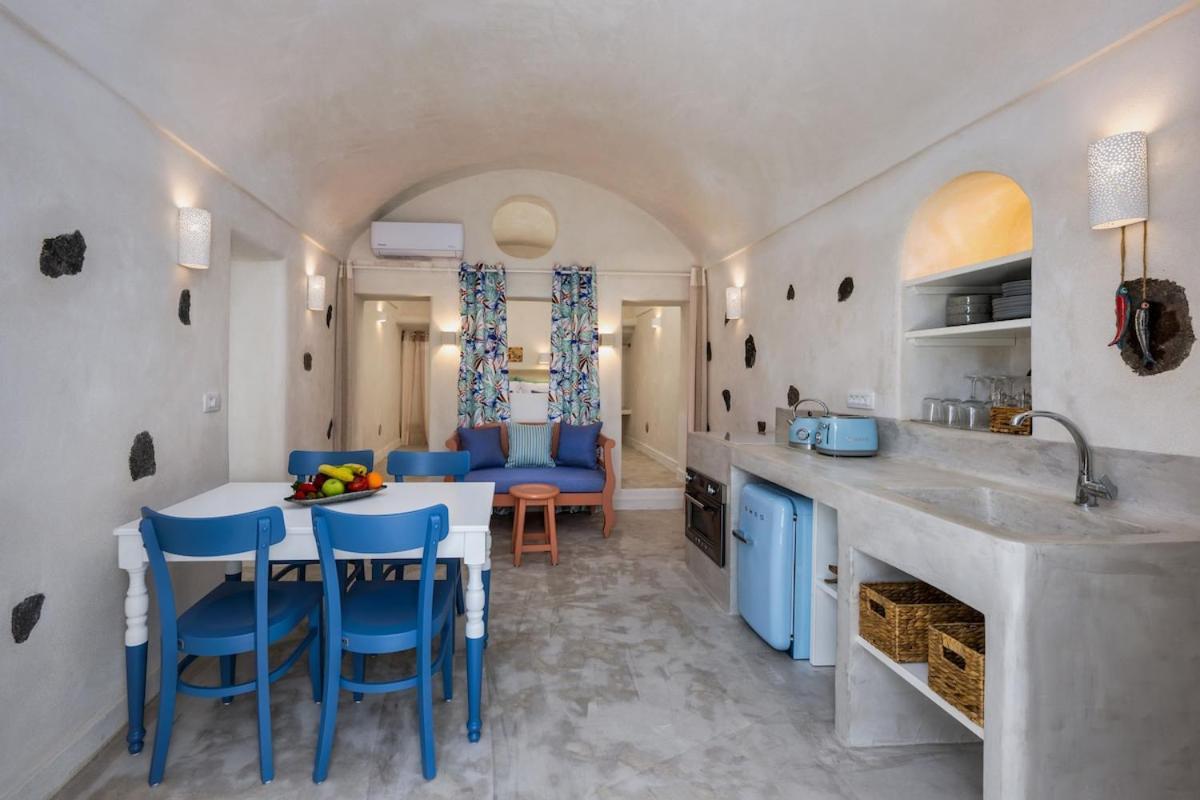 Villa Gilbert'S Cave With Cave Jacuzzi Megalochori  Exterior foto