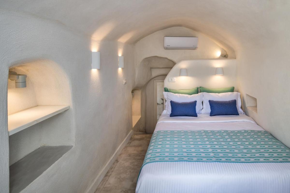 Villa Gilbert'S Cave With Cave Jacuzzi Megalochori  Exterior foto