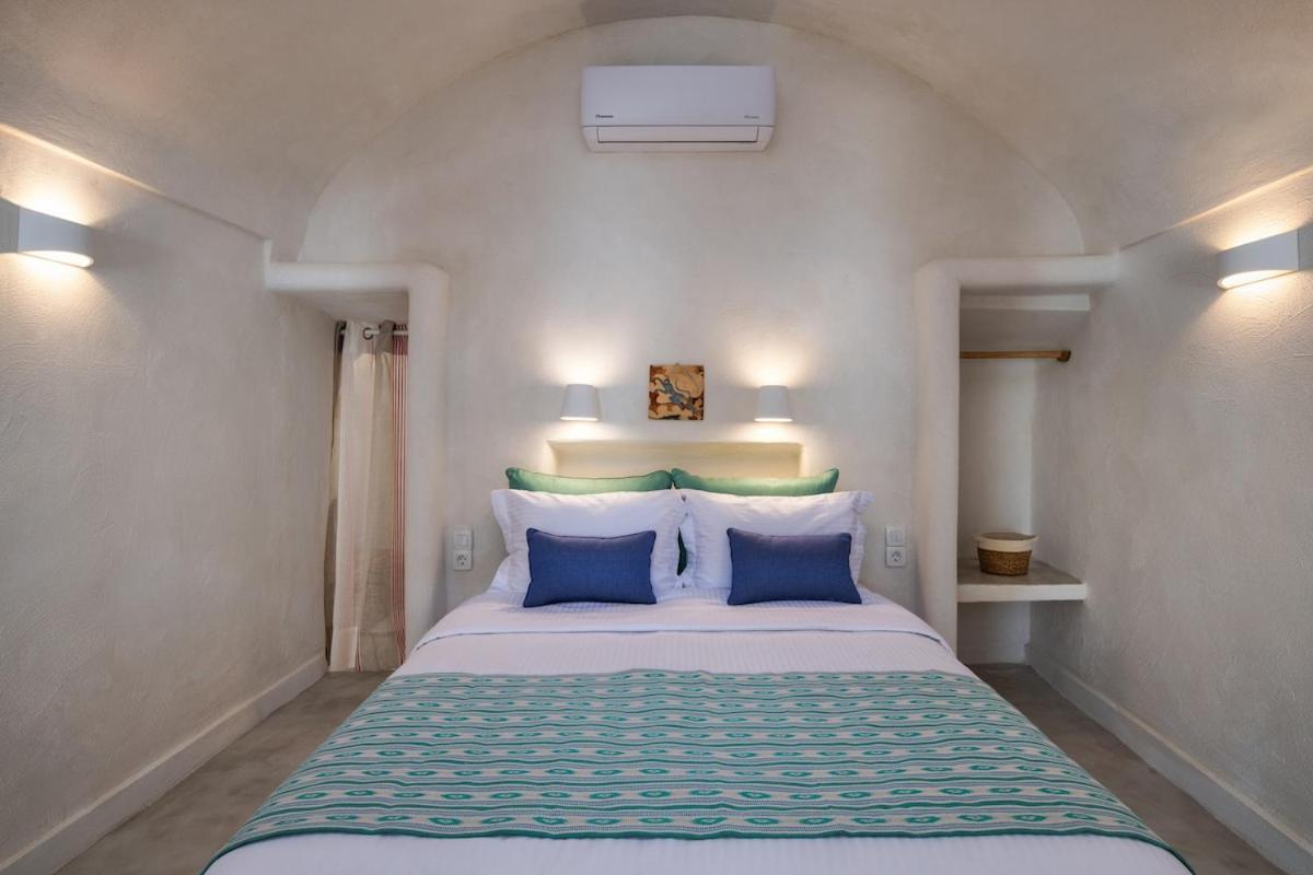 Villa Gilbert'S Cave With Cave Jacuzzi Megalochori  Exterior foto