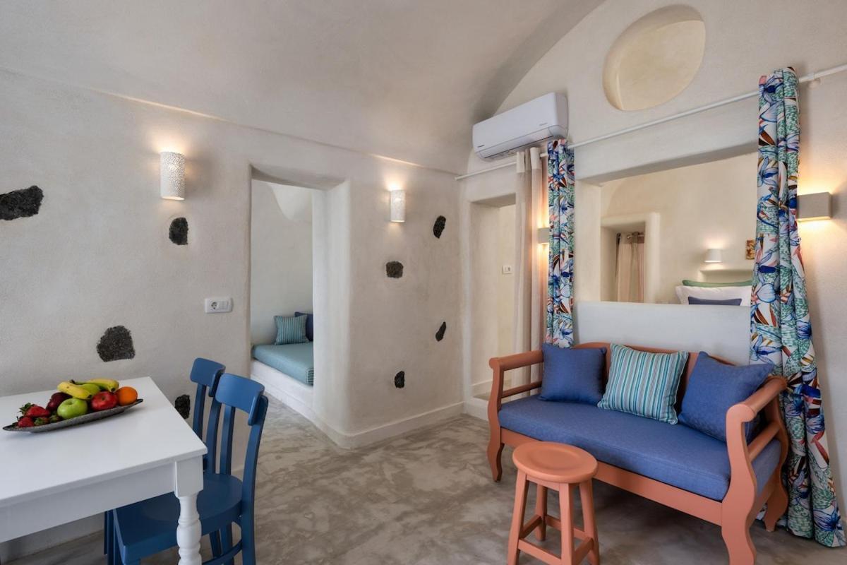 Villa Gilbert'S Cave With Cave Jacuzzi Megalochori  Exterior foto