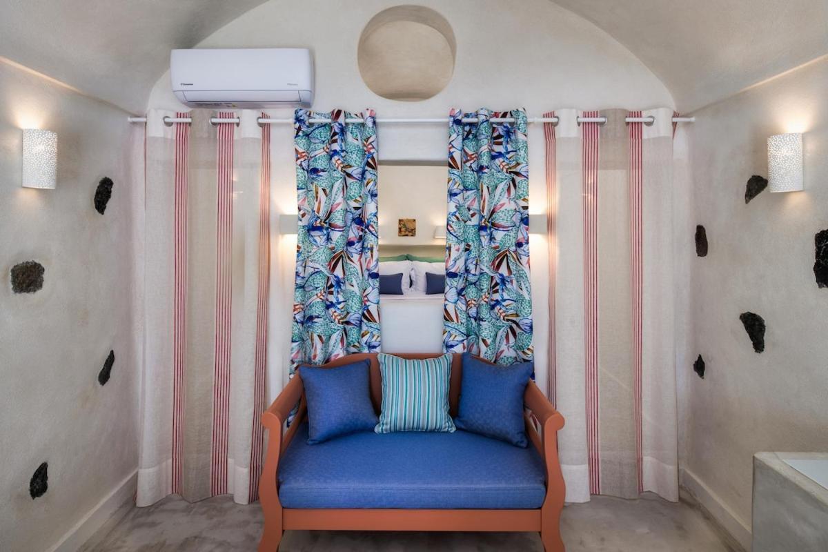 Villa Gilbert'S Cave With Cave Jacuzzi Megalochori  Exterior foto